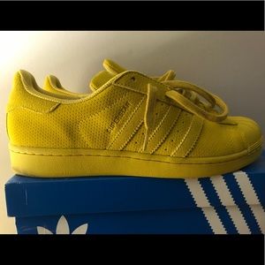 Adidas superstar men’s sz 10 mustard yellow suede